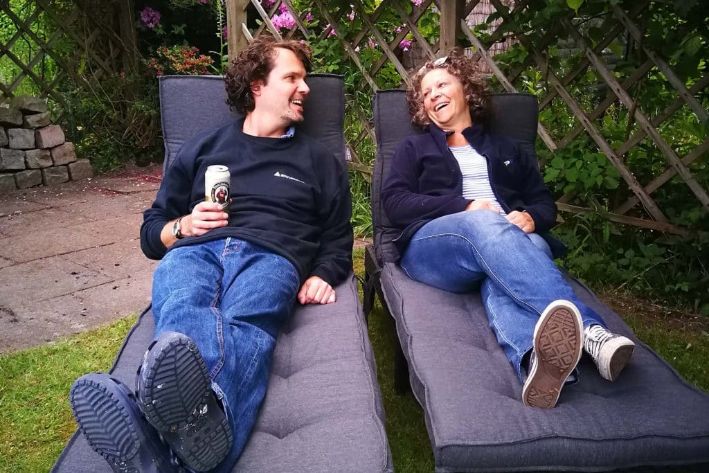 Beate en Ralf in hun volkstuin